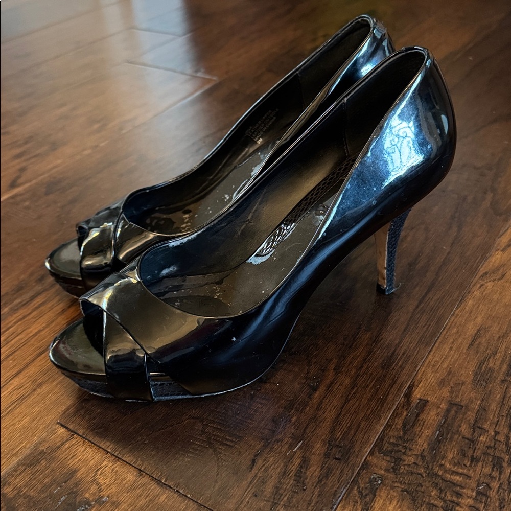 White House Black Market black patent Peep Toe Pumps sz 9